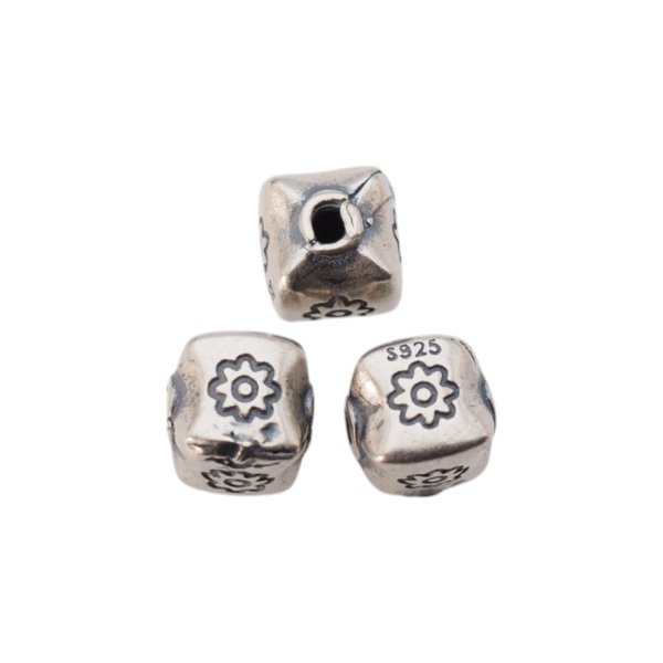 Srebro Ag oksydowane - przekładka ozdobna z kwiatkiem