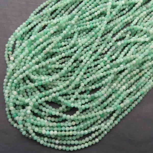 Szmaragd fasetowane kulki 2–3 mm – sznur ok. 38 cm