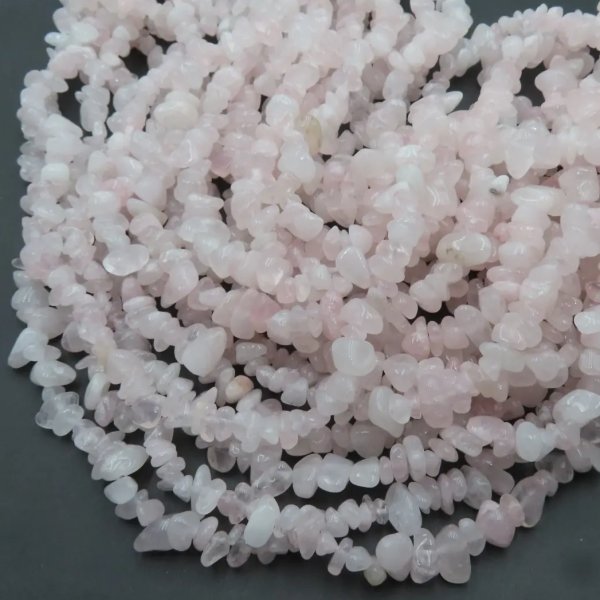 Kwarc Różowy polerowany sieczka 6-8mm (sznur 80 cm)