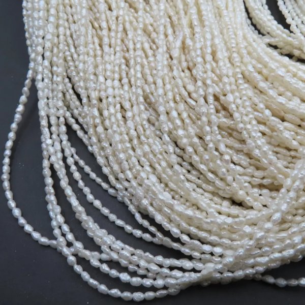 Perły Naturalne Hodowane białe  2,5-3 mm nr 318 (sznur)