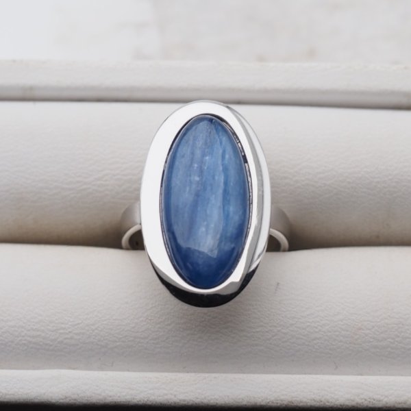 Kyanit owalny w srebrze rodowanym - pierścionek (Rozmiar Jubilerski 14) z regulacją