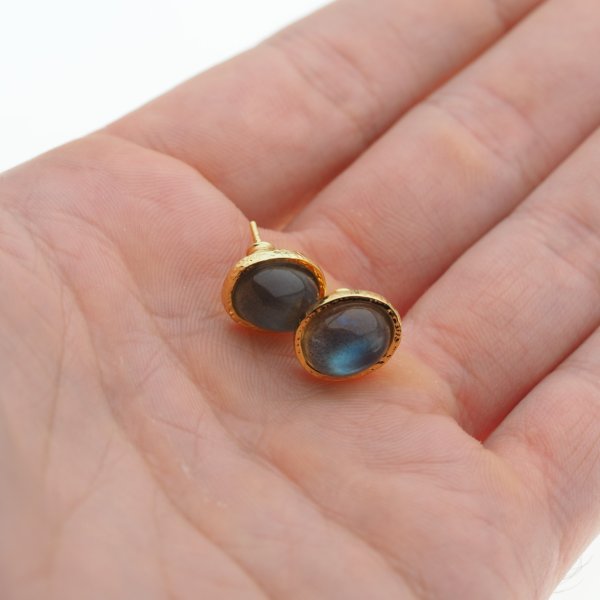 Labradoryt owalny i srebro złocone - kolczyki sztyfty