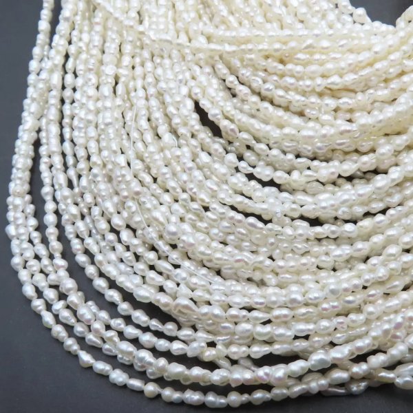 Perły Naturalne Hodowane białe ryż 3-3,5 mm nr 326(sznur)