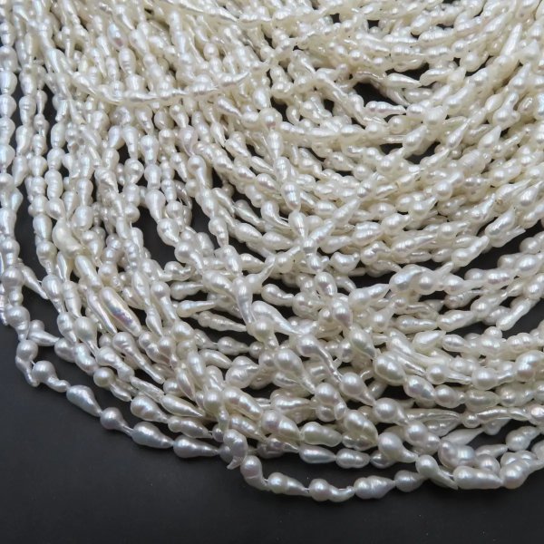 Perły Naturalne Hodowane białe 4,5-5 mm nr 329 (sznur)
