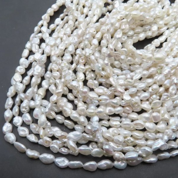 Perły Naturalne Hodowane białe 5-6 mm nr 332 (sznur)