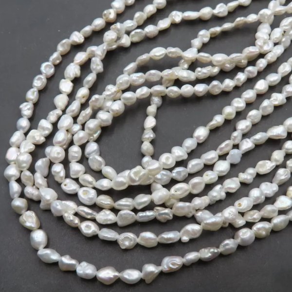 Perły Naturalne Hodowane białe 4,5-5 mm nr 333 (sznur)