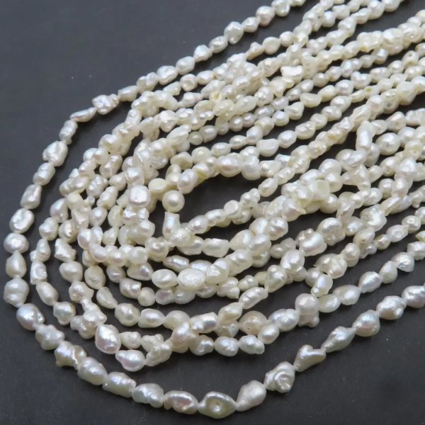 Perły Naturalne Hodowane białe 4-4,5 mm nr 335 (sznur)