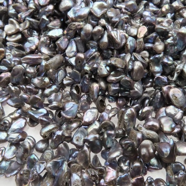 Perły Naturalne Hodowane fioletowe nieregularne 13-15 mm nr 323 (sznur)