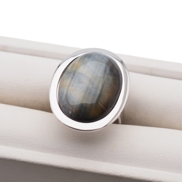 Sokole Oko w srebrze rodowanym - pierścionek