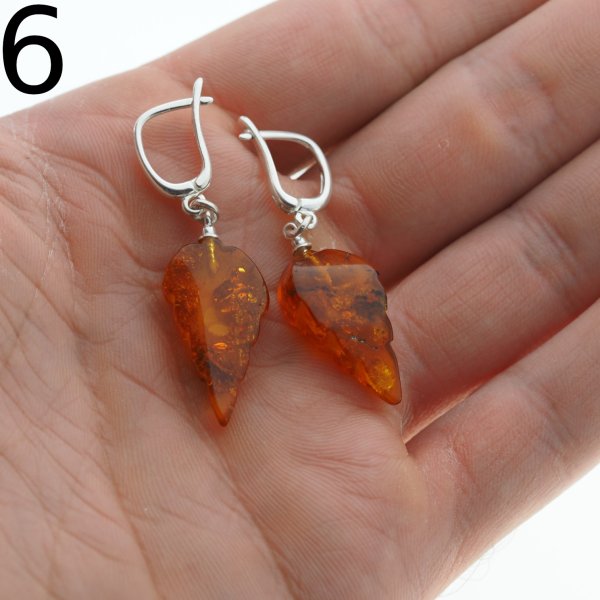 Bursztyn koniakowy, rzeźbiony i srebro - kolczyki listki (różne pary do wyboru)