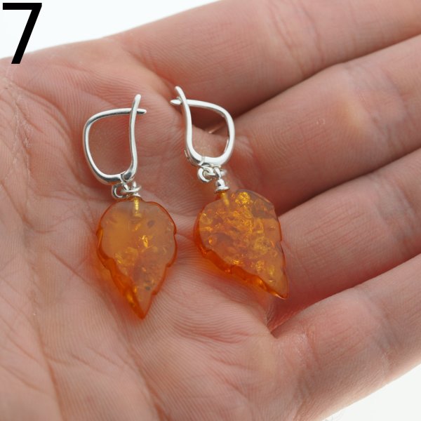 Bursztyn koniakowy, rzeźbiony i srebro - kolczyki listki (różne pary do wyboru)