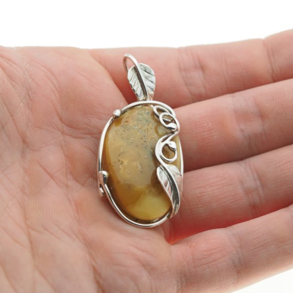 Mleczny Bursztyn i srebro - zawieszka z liśćmi