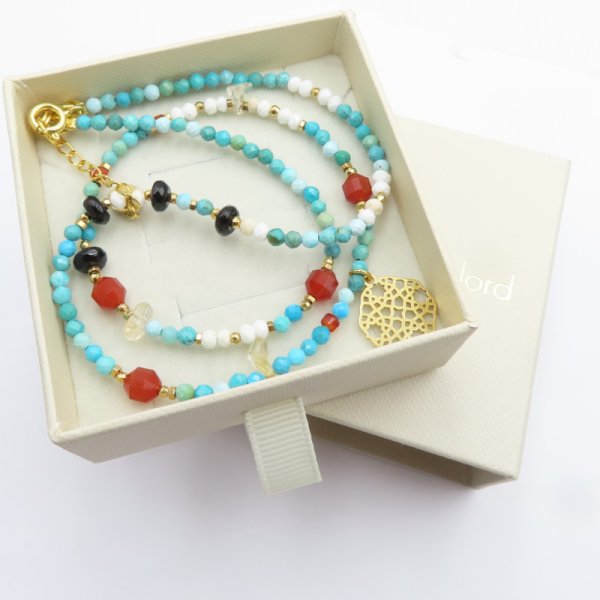 Mix kamieni srebro złocone - naszyjnik z blaszką