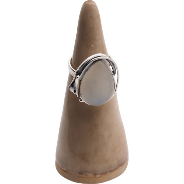 Kamień Księżycowy i srebro oksydowane - pierścionek