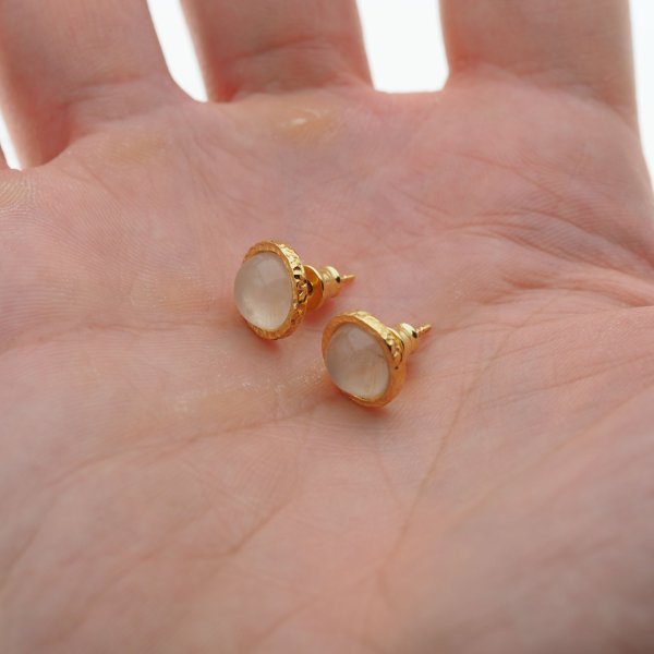 Kwarc Różowy i zlocone srebro młotkowane - kolczyki sztyfty