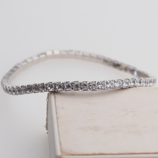 Cyrkonie w srebrze - bransoletka sprężynująca
