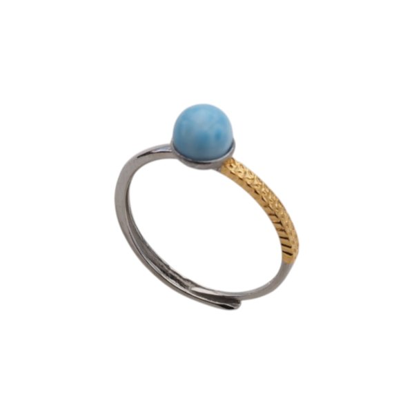 Larimar i srebro rodowane, złocone - regulowany pierścionek kulka