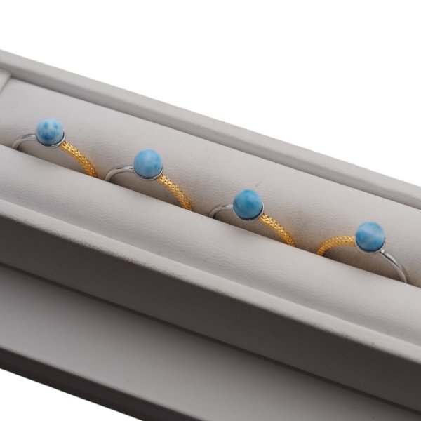 Larimar i srebro rodowane, złocone - regulowany pierścionek kulka