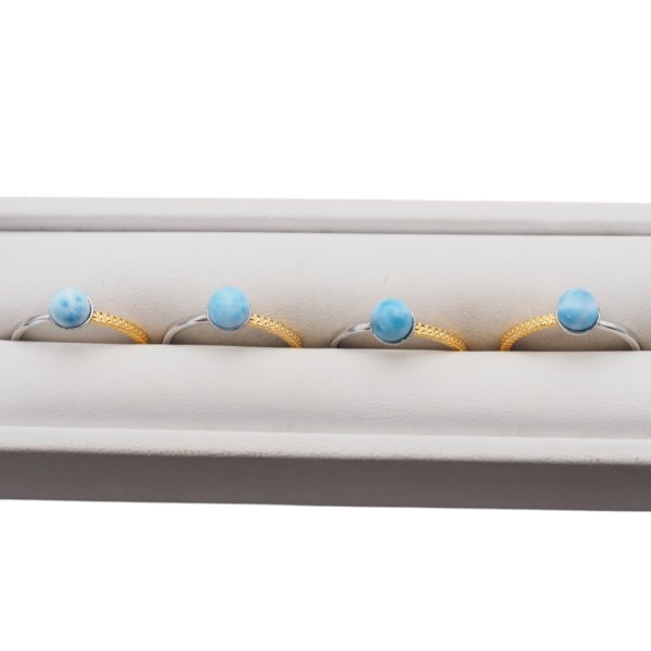 Larimar i srebro rodowane, złocone - regulowany pierścionek kulka