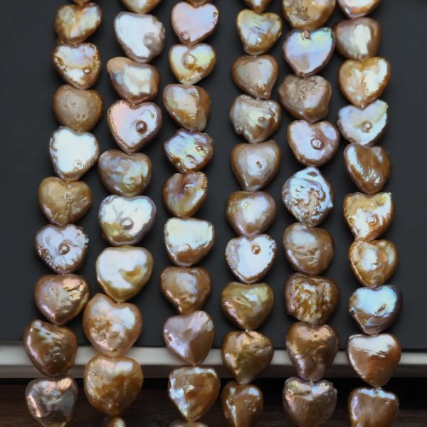 Perły Naturalne Hodowane beżowo-fioletowe serca 14 mm nr 357(sznur)