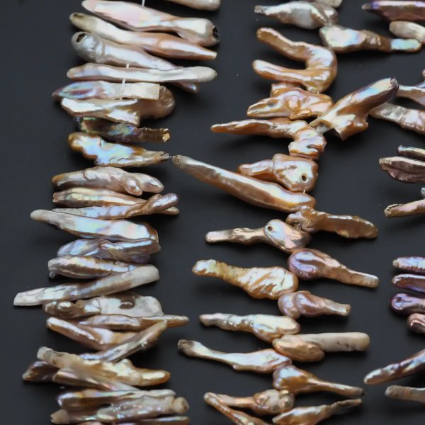 Perły Naturalne Hodowane beżowo-fioletowe patyczki 6-8x30-40 mm nr 358 (sznur)