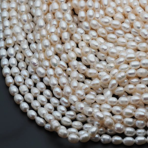 Perły Naturalne Hodowane białe ryż 5-6 mm nr 352 (sznur)
