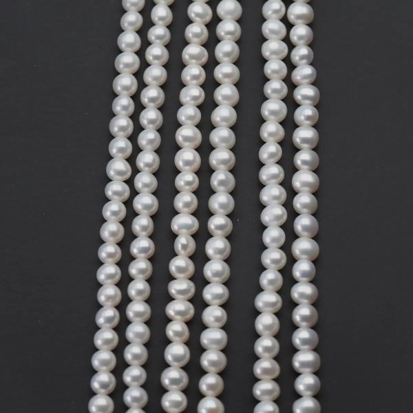 Perły Naturalne Hodowane białe 4-5 mm nr 348 (sznur)