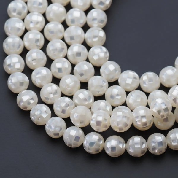 Muszla biała - kule disco 10 mm (sznur)