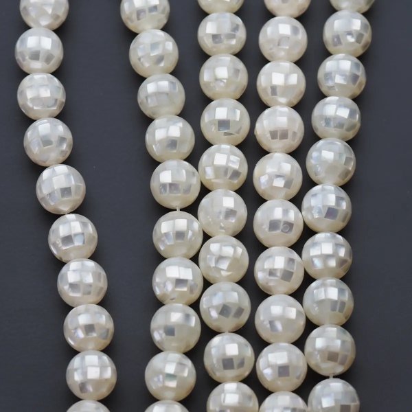 Muszla biała - kule disco 12 mm (sznur)