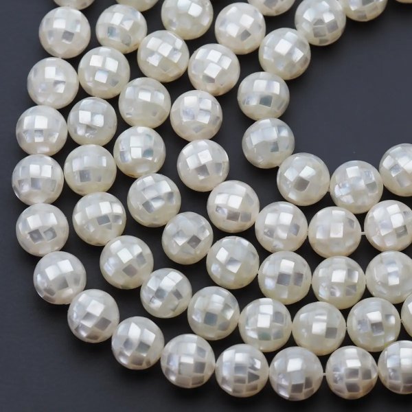 Muszla biała - kule disco 12 mm (sznur)