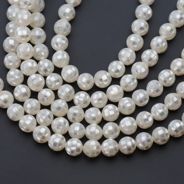 Muszla biała - kule disco 8 mm (sznur)