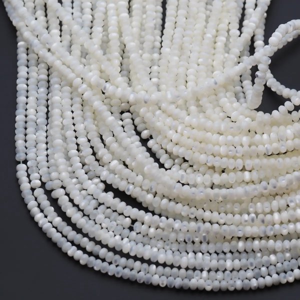 Muszla biała - polerowane oponki 4x3 mm (sznur)