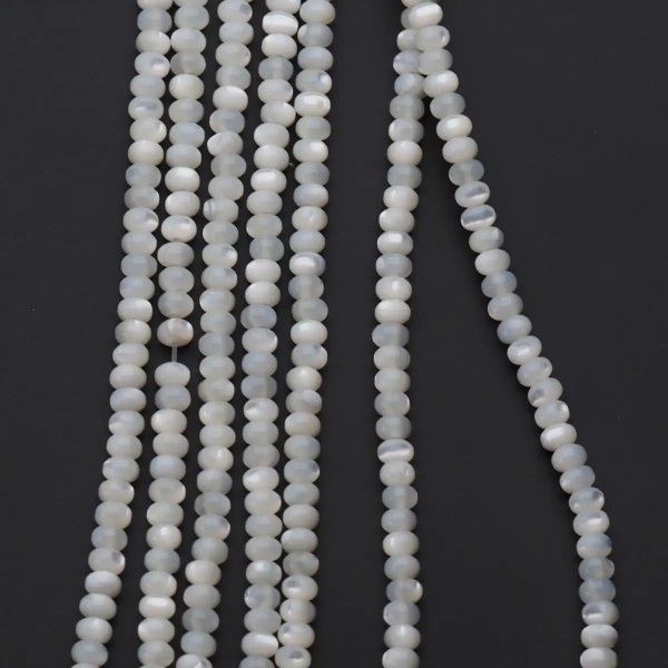 Muszla biała - polerowane oponki 4x3 mm (sznur)