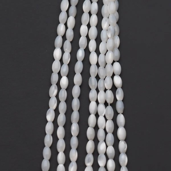 Muszla biała - polerowany ryż 3x5 mm (sznur)