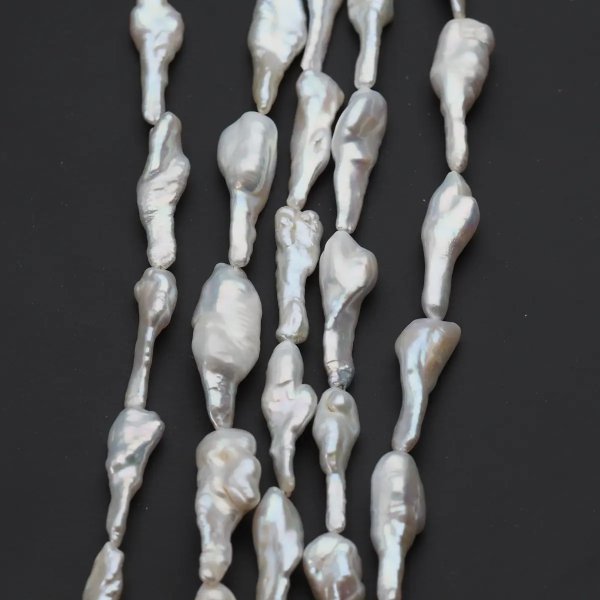 Perły Naturalne Hodowane białe 8x25-35 mm nr 359 (sznur)