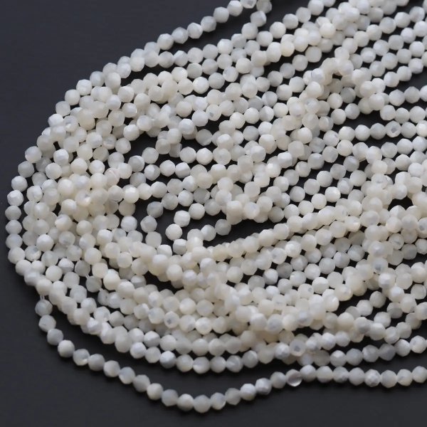 Muszla biała - fasetowane kulki 3,5 mm (sznur)