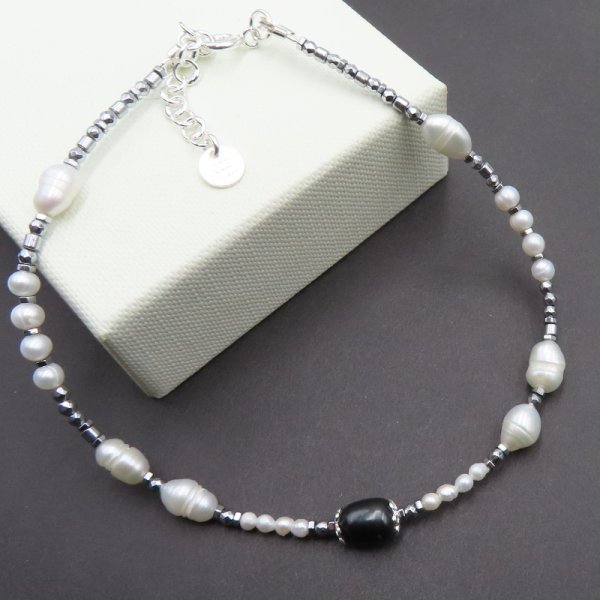 Perły i Hematyt w srebrze - bransoletka na nogę