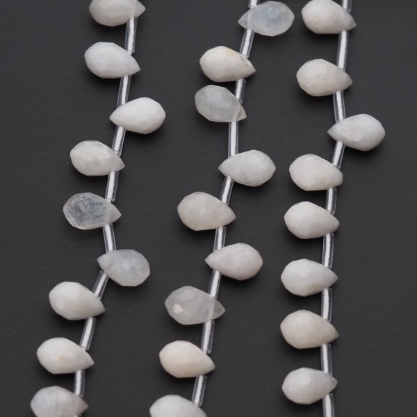 Kamień Księżycowy fasetowane krople briolette 6x9 mm (sznur)