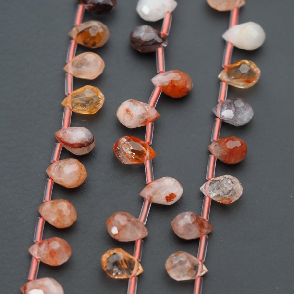 Kwarc czerwony fasetowane krople briolette 6x9 mm (sznur)