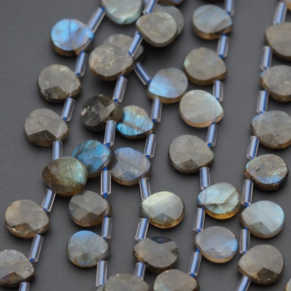 Labradoryt fasetowane łzy briolette 8x10 mm (sznur)