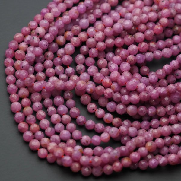 Rubin fasetowane kulki 5,3 mm (sznur)