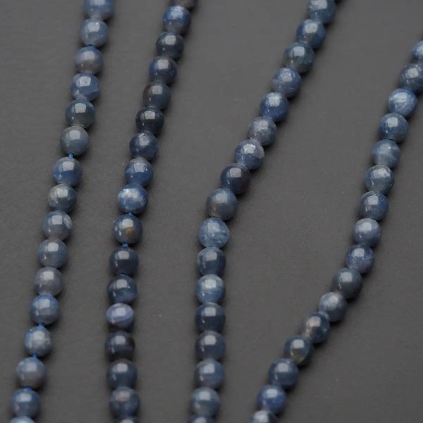 Szafir - polerowane kulki 5,3 mm (sznur)