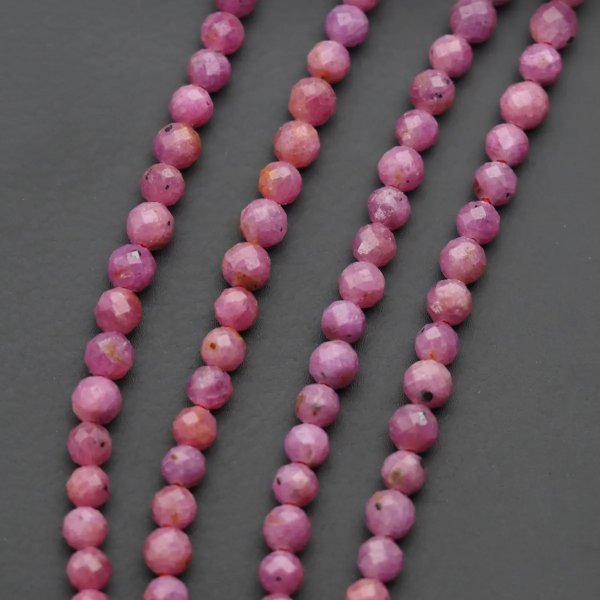 Rubin fasetowane kulki 5,3 mm (sznur)