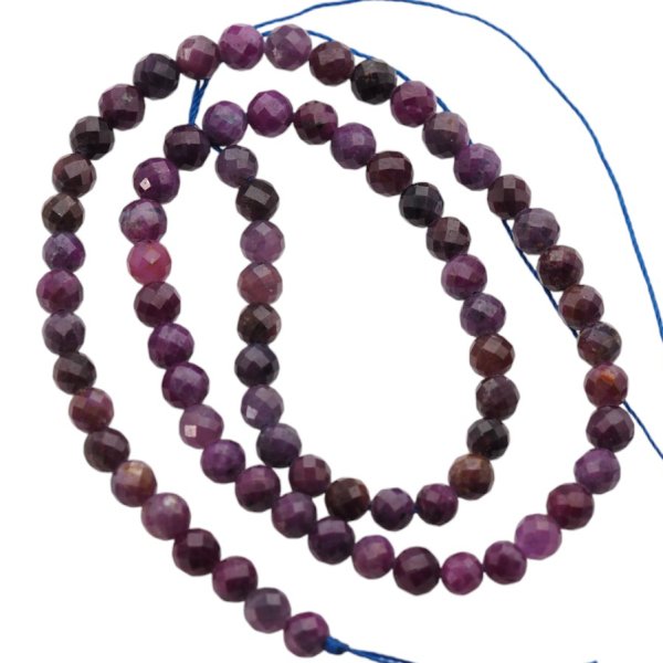 Rubin fasetowane kulki 5-5,5 mm (sznur)