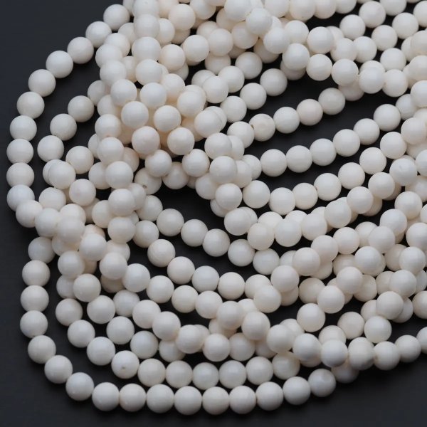 Koral biały kulki 6 mm (sznur)