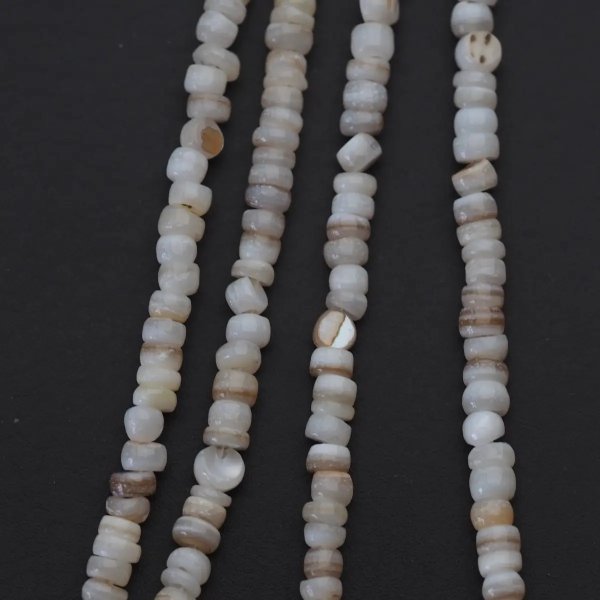 Muszla beżowa - oponki nierówne 3x2 mm (sznur)