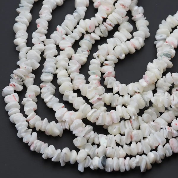 Muszla biała - polerowane kamyki 8-10 mm (sznur)