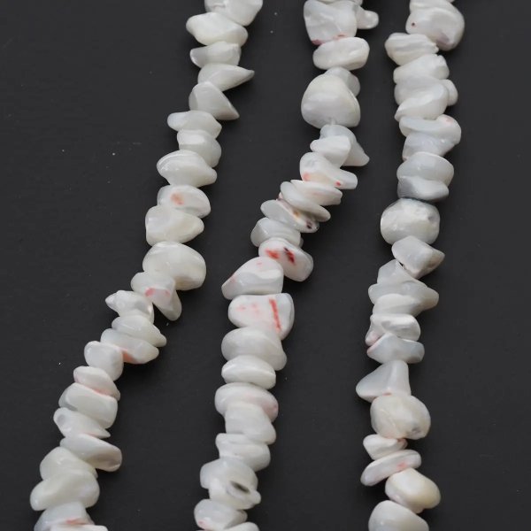 Muszla biała - polerowane kamyki 8-10 mm (sznur)