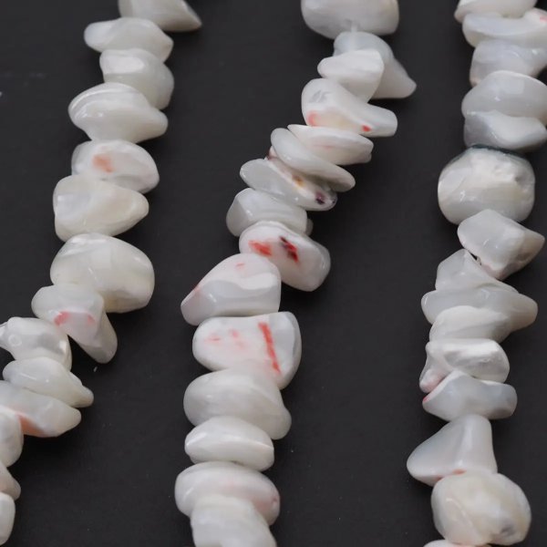 Muszla biała - polerowane kamyki 8-10 mm (sznur)