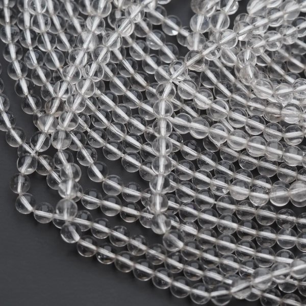 Kryształ górski - kulki 6 mm (sznur) 